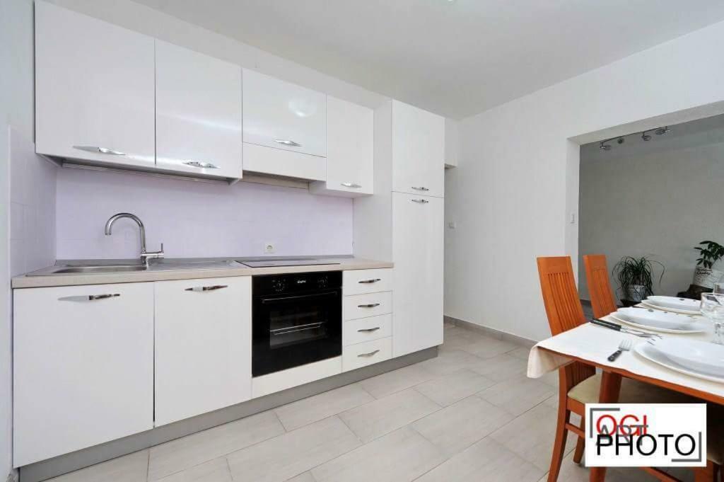Apartments Marcela Stari Grad  Exterior photo